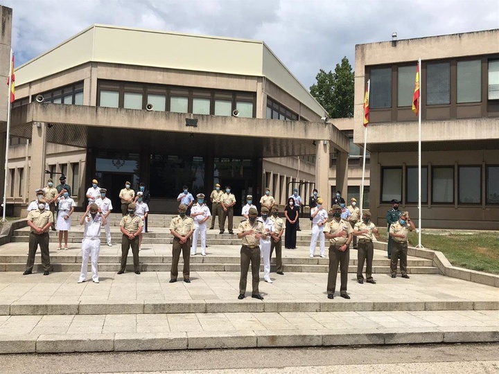 La directora de enfermería del grupo CORECAAS del Servicio Murciano de Salud recibe el diploma la Escuela Militar de la Defensa tras realizar un curso específico de riesgos nuclear, biológico y químico (1)