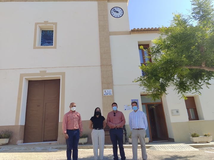 El director de Política Agrícola Común visita la antigua casa parroquial de Raspay, transformada en alojamiento rural