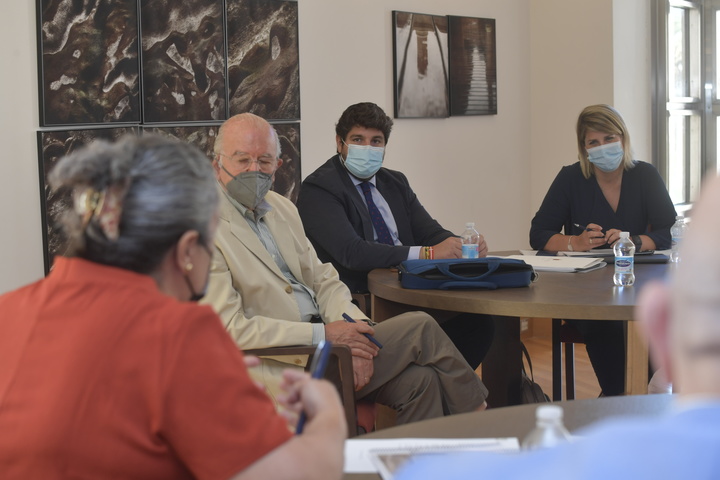 López Miras preside la reunión del Patronato Museo Romano