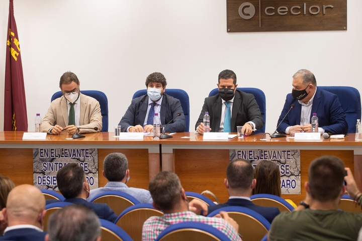 López Miras, durante la clausura del acto organizado por la Ceclor y Scrats para reivindicar la importancia del trasvase (2)