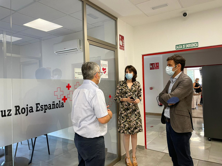 El director general de Gobierno Abierto y Cooperación visita la sede central de Cruz Roja Murcia (2)