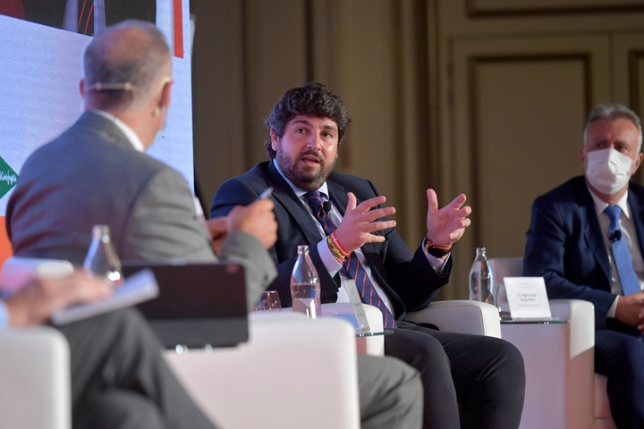 Fernando López Miras participa en la 'I Jornada Next Generation', organizada por elEconomista (5)