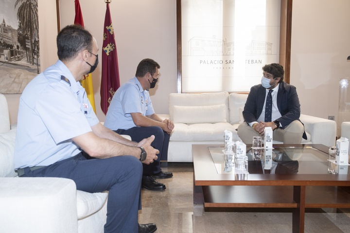 López Miras recibe al coronel director saliente de la Academia General del Aire y a su relevo (1)
