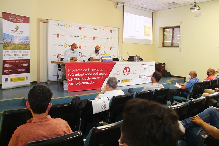 El director del IMIDA, Víctor Serrano, durante la clausura de la jornada en la que se dieron a conocer los resultados del proyecto