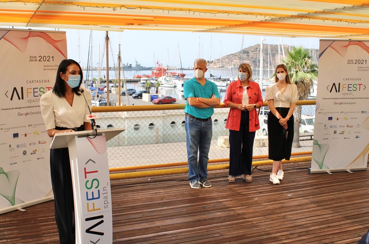 La consejera de Empresa inaugura el primer festival de Inteligencia Artificial de Google Europa, que se celebra en Cartagena