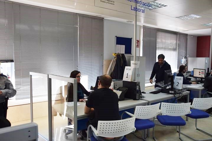 Imagen de una oficina del SEF (Servicio Regional de Empleo y Formación)