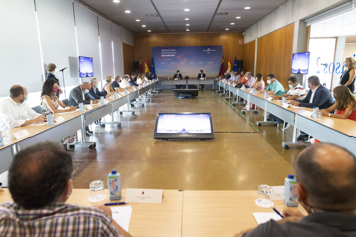 Fernando López Miras preside el foro 'Ciencia para recuperar el Mar Menor' en el que participan los miembros de la comunidad científica de la Región de Murcia que realizan sus estudios sobre la laguna