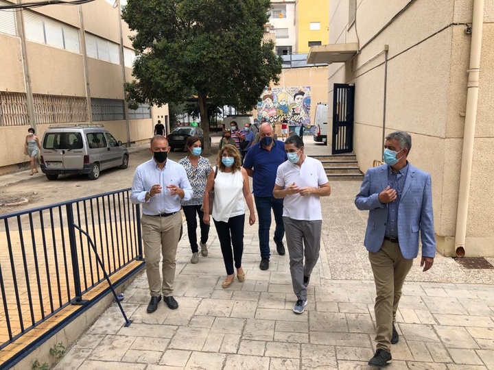La consejera de Educación y Cultura, María Isabel Campuzano, visitó hoy el Instituto de Enseñanza Secundaria Villa de Abarán
