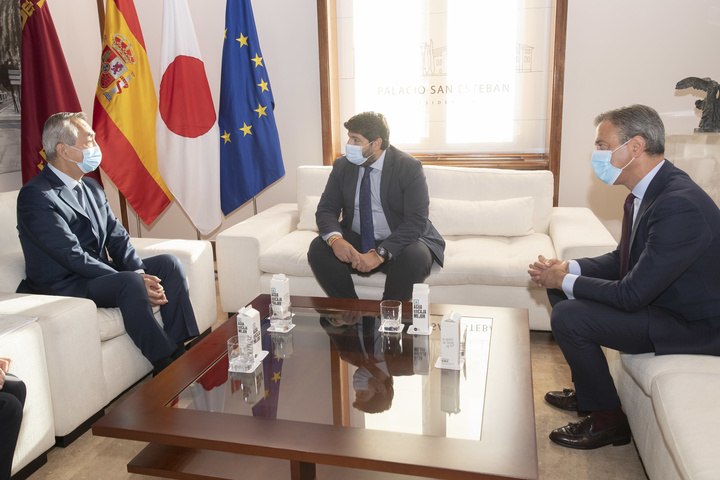 López Miras recibe al embajador de Japón en España (2)