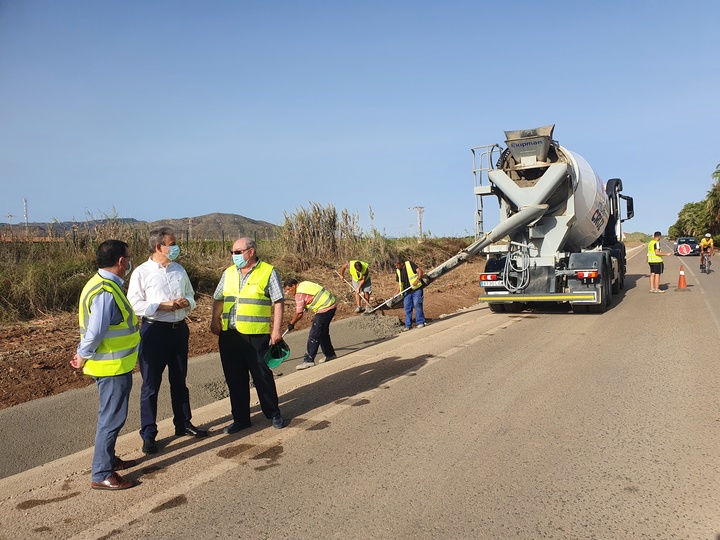 La Comunidad mejora el drenaje de la carretera que une las pedanías cartageneras de Los Urrutias, Los Nietos y Los Belones