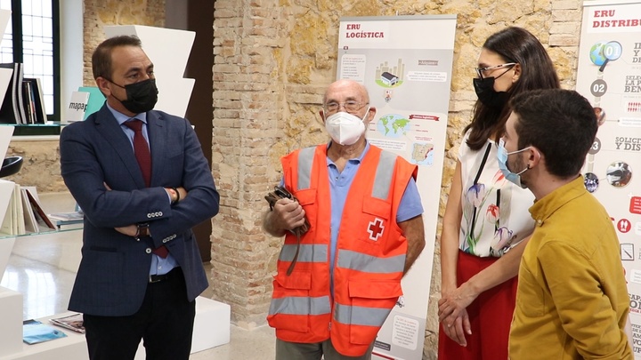 Inauguración de la exposición de Cruz Roja en el Cuartel de Artillería