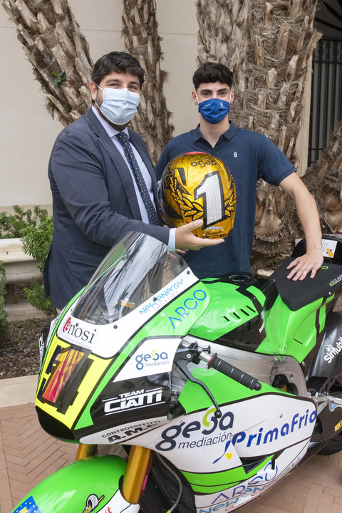 El presidente de la Comunidad, Fernando López Miras, recibe al campeón de Europa de Moto2, Fermín Aldeguer (1)