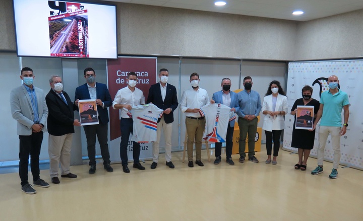Patrocinadores y organizadores de la prueba tras la presentación de esta mañana