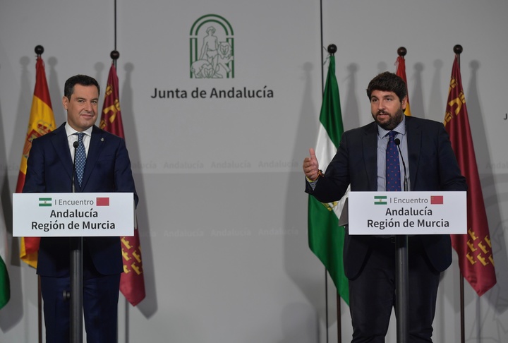 El presidente de la Región de Murcia, Fernando López Miras, se reúne con el presidente de la Junta de Andalucía, Juan Manuel Moreno (4)