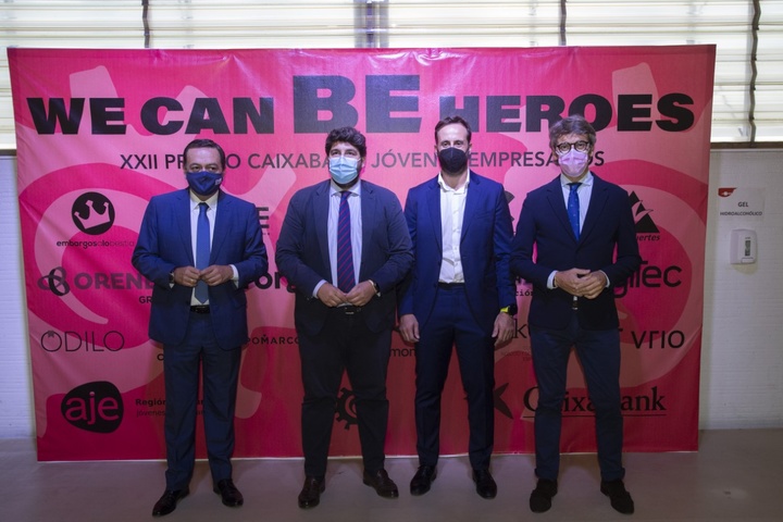 López Miras entrega el Premio CaixaBank Jóvenes Empresarios a Juan Andrés Romero (1)