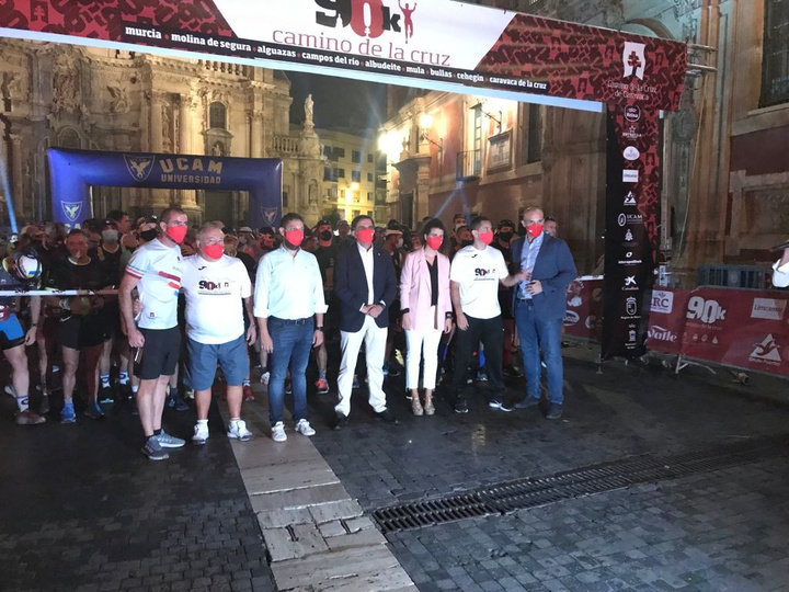 500 corredores toman la salida de la Ultra 90K Camino de la Cruz en Murcia