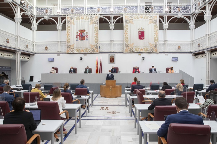 El consejero de Presidencia, Turismo y Deportes, Marcos Ortuño, en su comparecencia ante el pleno de la Asamblea Regional