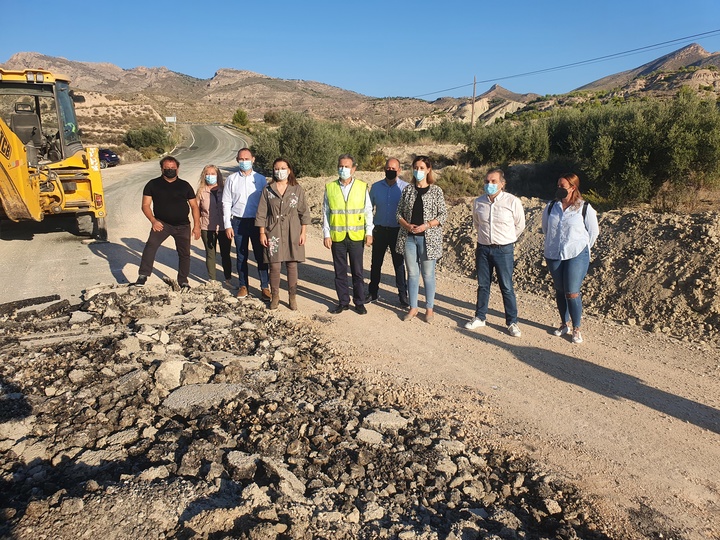 Fomento mejora la carretera de acceso a la pedanía fortunera de Caprés