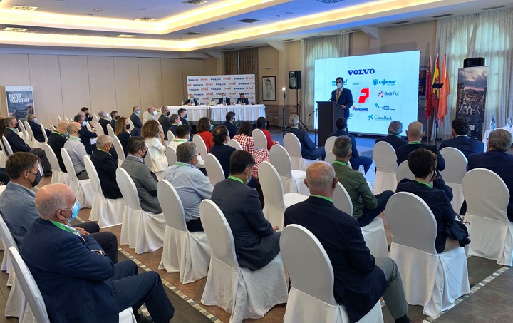 El consejero de Fomento e Infraestructuras, José Ramón Díez de Revenga, durante la clausura de la LXV Asamblea General de la Federación Regional de Organizaciones Empresariales de Transporte de Murcia (FROET)