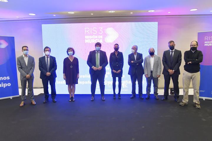 El presidente de la Comunidad, Fernando López Miras, clausura el encuentro 'Somos Equipo RIS3-Región de Murcia' (2)