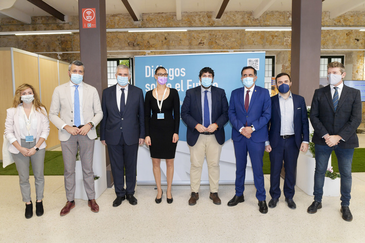 El jefe del Ejecutivo regional, Fernando López Miras, preside el acto de inauguración del foro 'Diálogos sobre el futuro de los jóvenes'