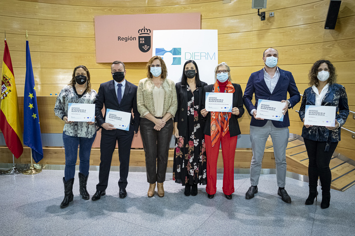 Cinco empresas reciben el Distintivo de Igualdad de la Región de Murcia