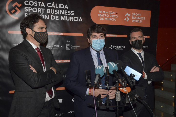 El presidente de la Comunidad, Fernando López Miras, inaugura la cuarta edición del Congreso 'Costa Cálida Sport Business Región de Murcia' (3)