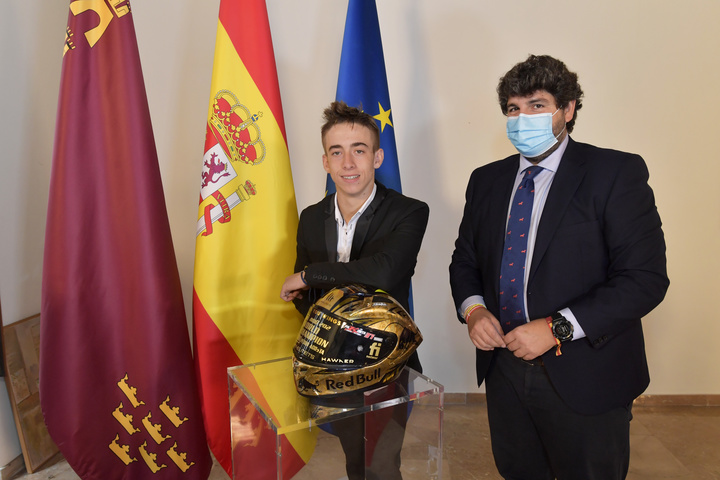 López Miras felicita a Pedro Acosta por su título y afirma que "es un ejemplo para los jóvenes y un gran embajador de la Región"