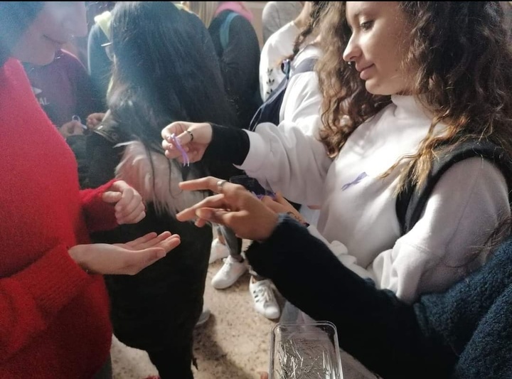 Alumnos del Instituto de Enseñanza Secundaria Juan Sebastián Elcano de Cartagena durante uno de sus talleres