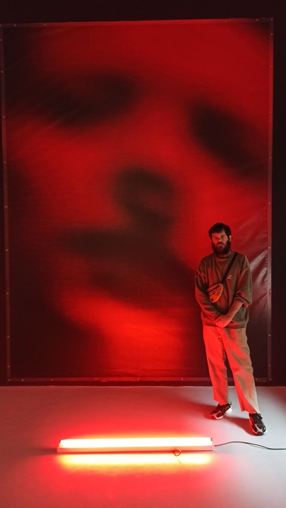 El artista multidisciplinar Diego Lobenal