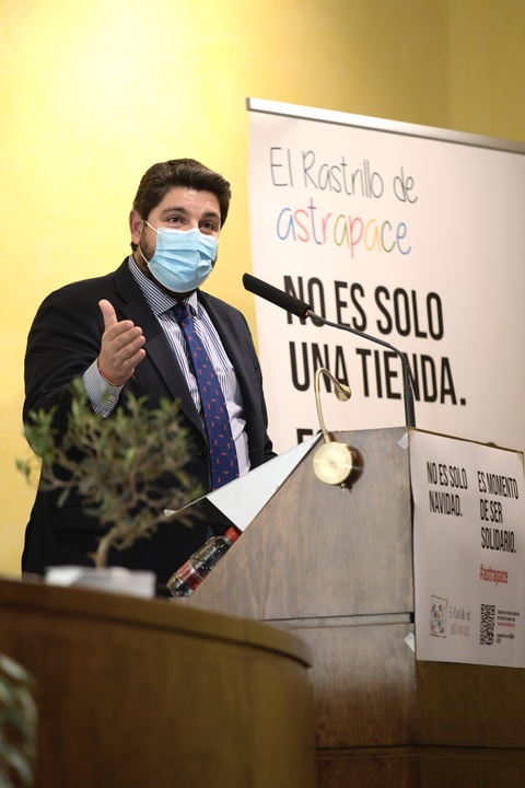 El presidente de la Comunidad, Fernando López Miras, en la presentación de la marca solidaria 'El Rastrillo de Astrapace'