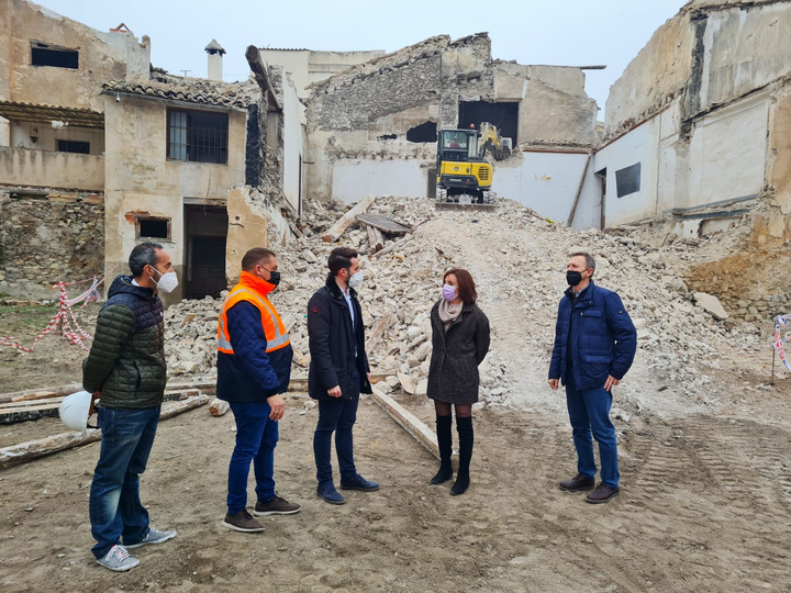 Fomento realiza la demolición de la antigua casa del cura de Caravaca de la Cruz para garantizar la seguridad de los vecinos