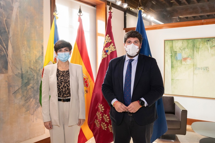 López Miras estudia con la alcaldesa de Santomera la construcción de un nuevo centro de Urgencias