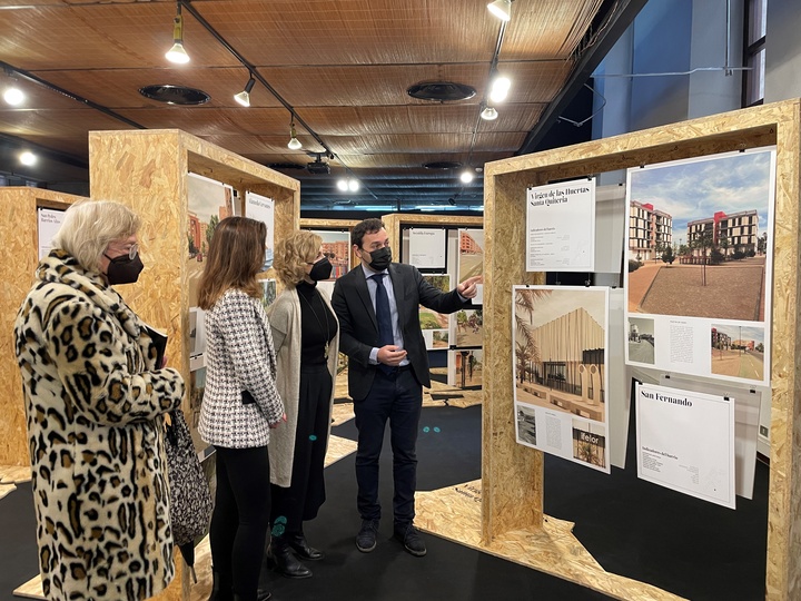 El Colegio de Arquitectos acoge la muestra que destaca la profunda transformación de Lorca en los últimos diez años