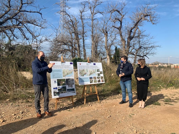 El director general del Medio Natural, durante su visita a la zona objeto de las actuaciones para la conservación de la biodiversidad.