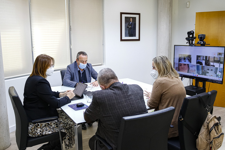 Isabel Franco se reúne con representantes de los sindicatos Comisiones Obreras y Unión General de Trabajadores