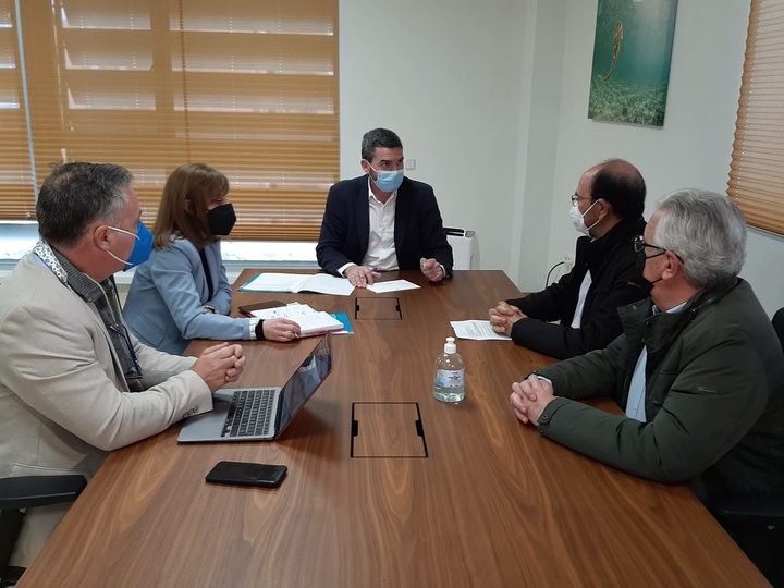 El consejero Antonio Luengo, durante la reunión mantenida con el Consejo Regulador de las Denominaciones de Origen Quesos de Murcia