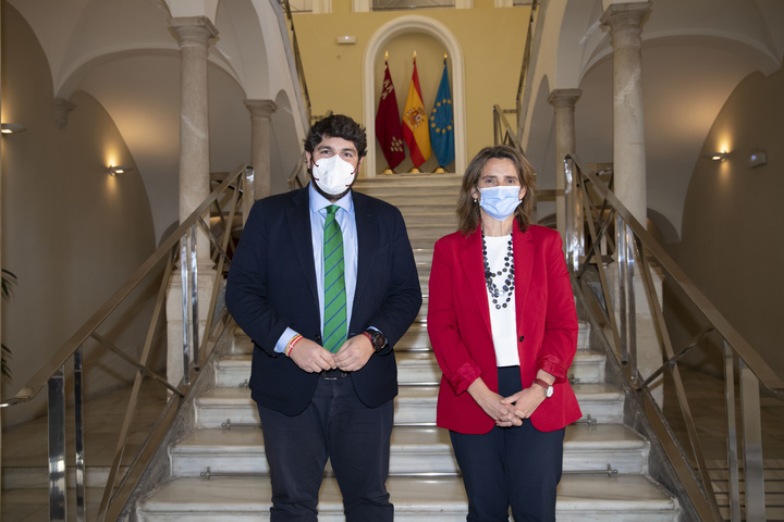 López Miras recibe a la vicepresidenta tercera del Gobierno y ministra para la Transición Ecológica y el Reto Demográfico, Teresa Ribera, para analizar la situación del Mar Menor