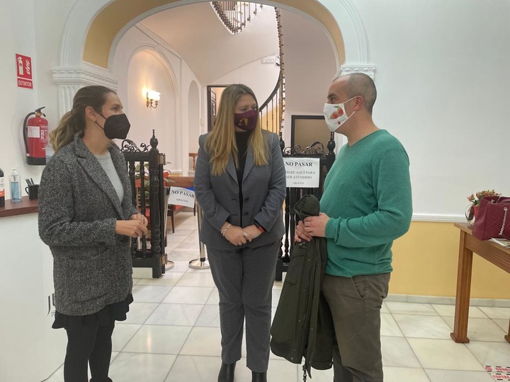 La directora general de Consumo y Artesanía, Sonia Moreno, visita la Denominación de Origen Protegida Jumilla