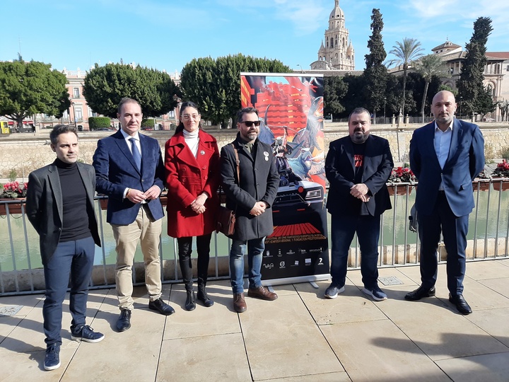 El director general de Competitividad y Calidad Turísticas, Carlos Peñafiel, junto al director de la Filmoteca Regional, Ángel Cruz, y concejales del Ayuntamiento de Murcia, han presentado la programación del Sombra Festival de Cine Fantástico Europeo de Murcia, junto a su director, Javier García.