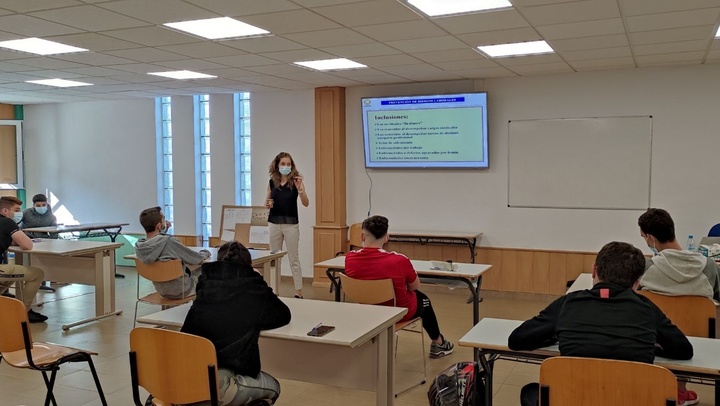 Imagen de un curso del Servicio Regional de Empleo y Formación para personas desempleadas