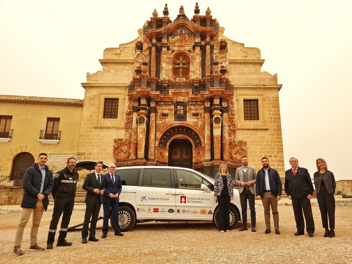 La Fundación Camino de la Cruz dona un vehículo adaptado para facilitar el acceso al Santuario