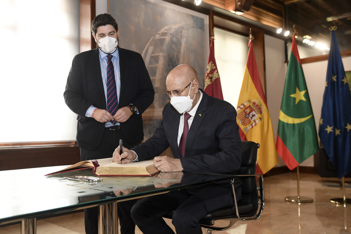 López Miras recibe en el Palacio de San Esteban al presidente de Mauritania, Mohamed Ould Ghazouani (2)