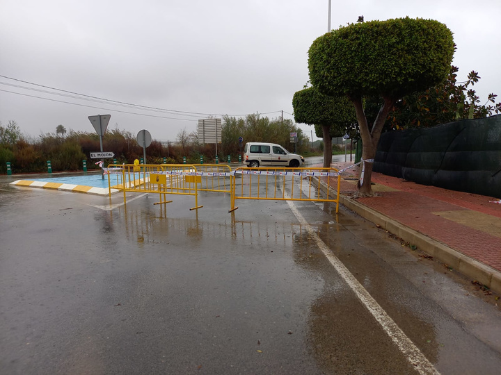 Imagen del corte de tráfico de la carretera del Mojón, en San Pedro del Pinatar