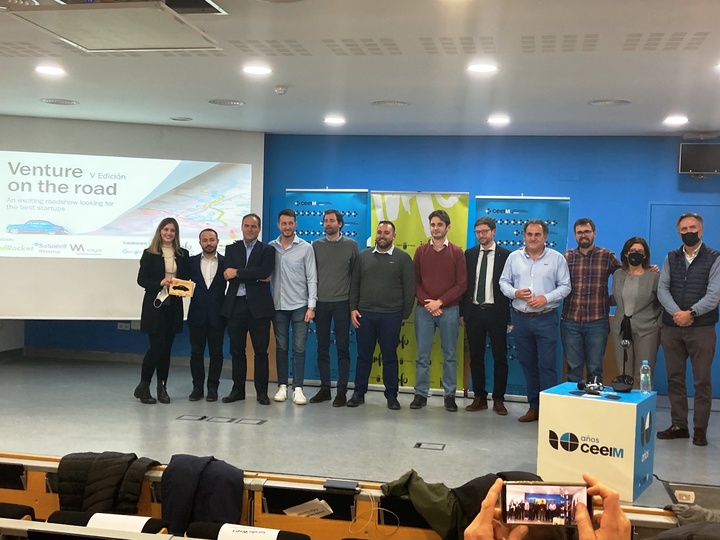 Imagen de grupo de los finalistas del V certamen Venture on the Road