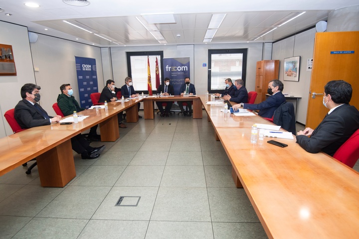 López Miras se reúne con los responsables de la patronal regional de la construcción