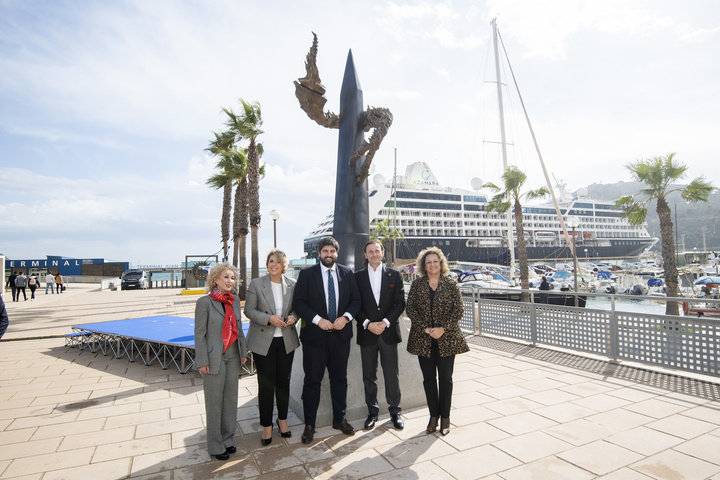 López Miras inaugura en Cartagena una escultura de homenaje a los judíos españoles, "símbolo de unión y herencia compartida"