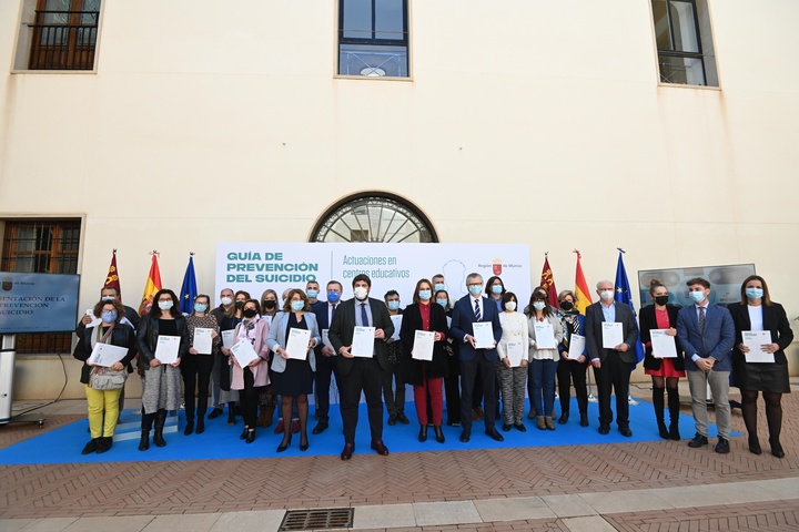 López Miras presenta la guía para prevenir el suicidio en el ámbito escolar