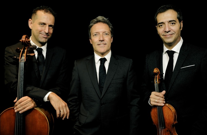 Juan Luis Gallego (violín), David Apellániz (violonchelo) y Daniel Ligorio (piano) componen en el Trío Arriaga.