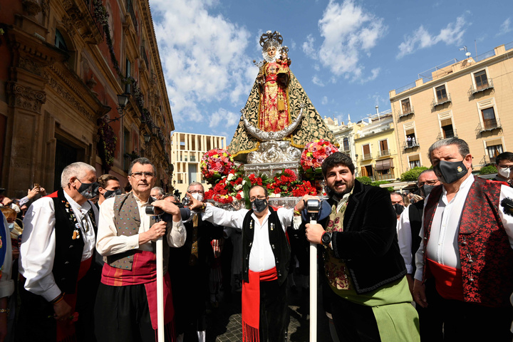 López Miras asiste a la Misa Huertana con motivo de las Fiestas de Primavera de Murcia (3)